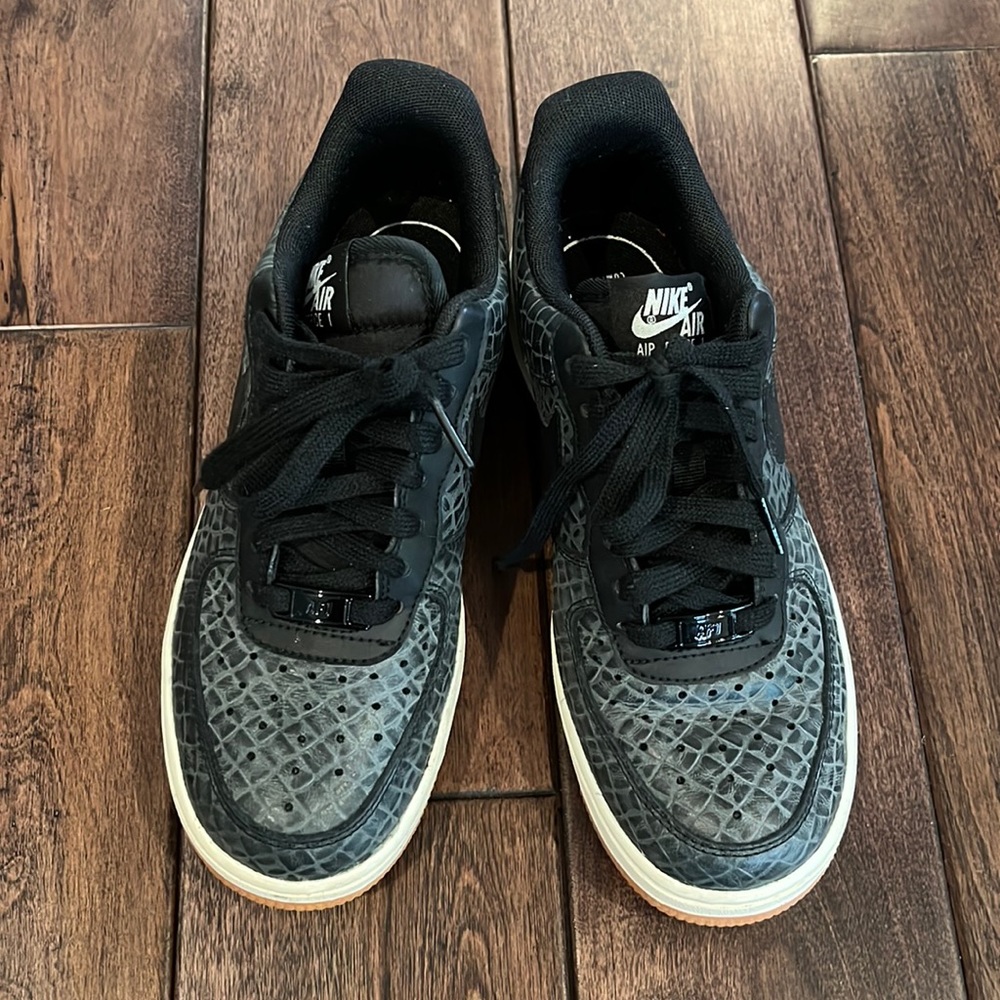 Grey Nike Air Force 1 sz 6 guc